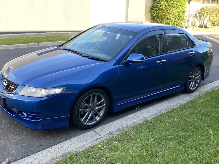 2006 Honda Accord Euro R 105,600 km - Legend Motor Sales