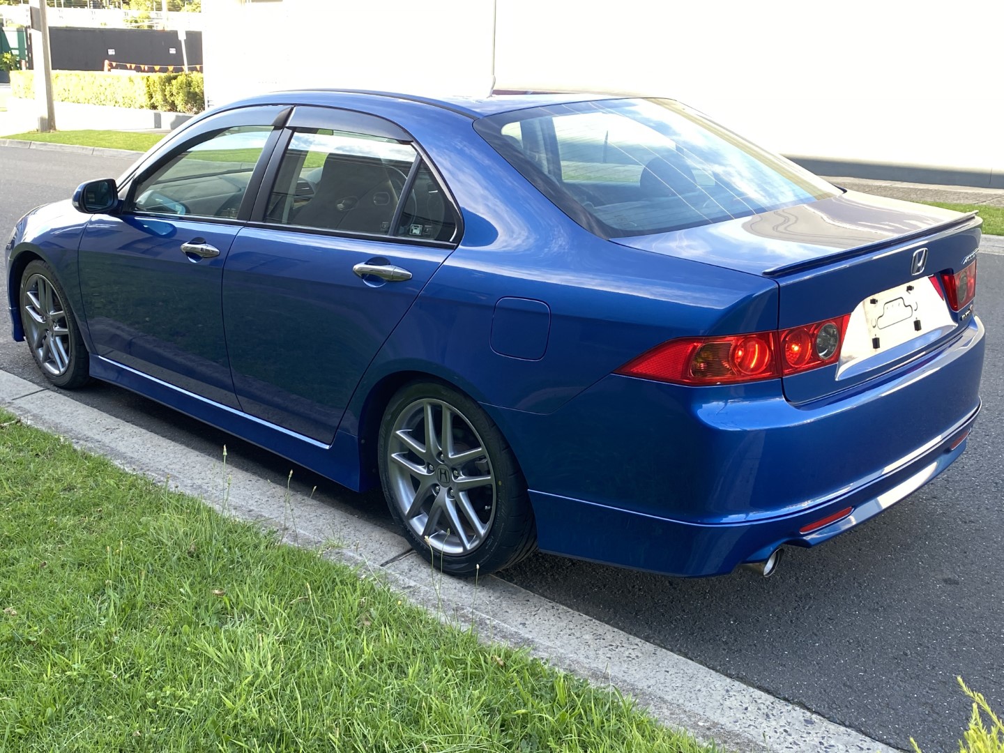 2006 Honda Accord Euro R 105,600 km - Legend Motor Sales