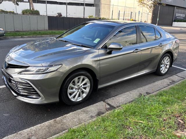 2022 Toyota Camry Hybrid 2.5i Liquid Mercury Metallic, rare colour 39,000km